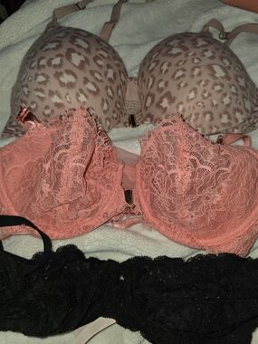 Victoria's Secret Lot Of 3 Bras -34D